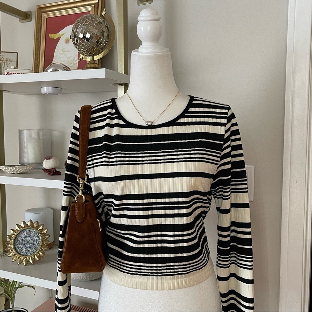 Striped Black and White Long Sleeve Crop Top Size 2X